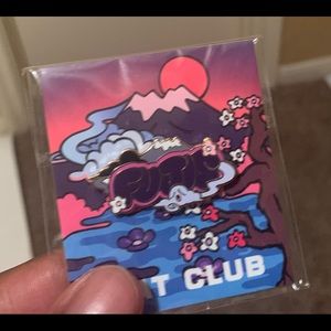 Hat Club pin